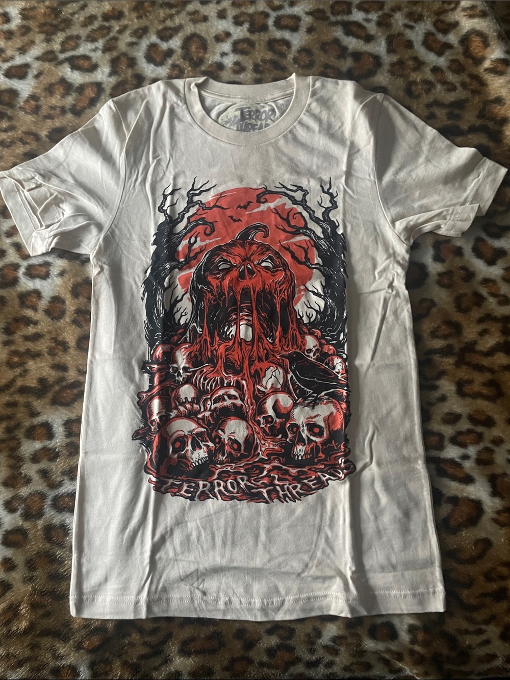 Graphic Skull Horror Tee in White & Red
